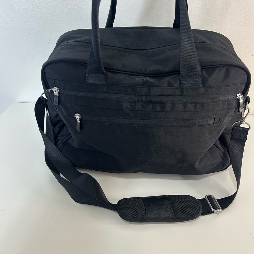 Baggallini Black New Expandable Weekender